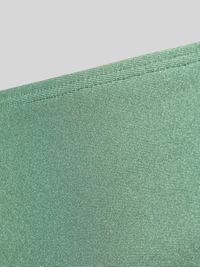 Produktfoto, Bikini-Slip mit seitlicher Schnürung Modell 'ISLA' von Barts aus grünem Material-Mix mit Stretch-Anteil, feine Textur, Label-Detail