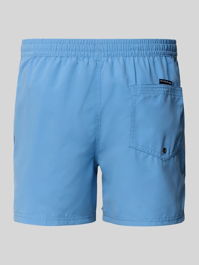Produktfoto, Regular Fit Badehose mit Logo-Patch Modell 'Everyday' von Quiksilver in Hellblau, elastischer Bund mit Tunnelzug, Rückansicht