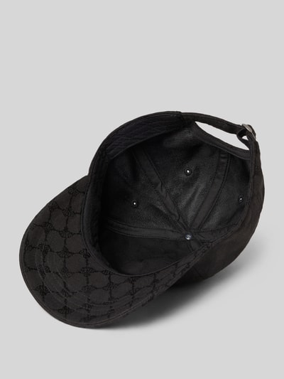 Produktfoto, Basecap mit Label-Detail Modell 'Adriana' von JOOP!, Baumwoll-Mix, verstärkter Schirm, eingestickte Luftlöcher, verstellbarer Verschluss, schwarze Farbe, sichtbare Textur und Muster