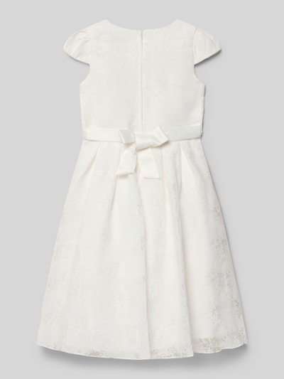 Mädchen trägt Knielanges Kleid mit Rundhalsausschnitt von DANAMADE aus Viskose-Mix, Schleifen-Detail, taillierter Schnitt, Ganzkörperansicht Rückansicht.