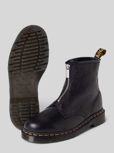 Produktfoto, Boots aus Leder mit Reißverschluss von Dr. Martens, naturalna skóra, zaokrąglony czubek, zamek błyskawiczny, detal z logo, wysokość obcasa w rozmiarze 40: 5 cm, wysokość cholewki w rozmiarze 40: 15 cm, szerokość cholewki w rozmiarze 40: 12 cm