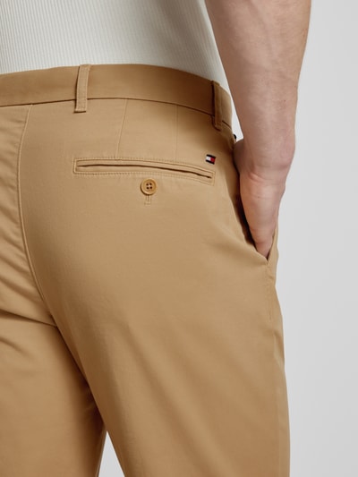 Tommy Hilfiger Chino met achterzakken, model 'DENTON' Kaki - 3