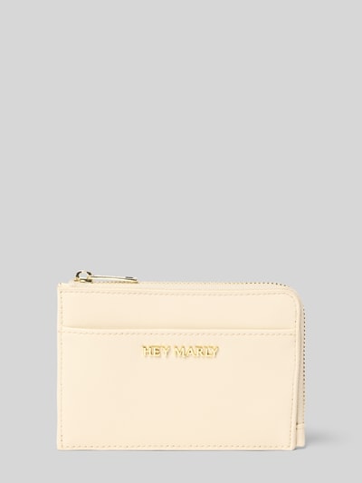 Produktfoto, Portemonnaie aus Rindsleder-Mix mit Label-Applikation von Hey Marly, beige, goldfarbener Reißverschluss, glatte Textur