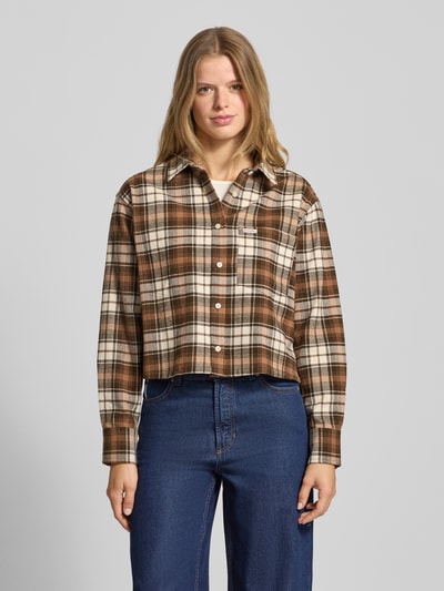 Guess Jeans Bluzka koszulowa o kroju regular fit z naszywką z logo model ‘Boxy’ Camel 4