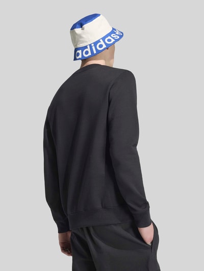 adidas Originals Bluza o kroju regular fit z mieszanki bawełny z wyhaftowanym logo Czarny 4