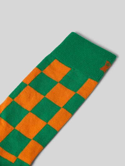 Produktfoto, grün-orange Karomuster, feine Rippstruktur, elastisches Bündchen, Label-Detail, Socken aus Baumwoll-Mix Modell 'CHECKERBOARD' von Happy Socks, Herren Socken