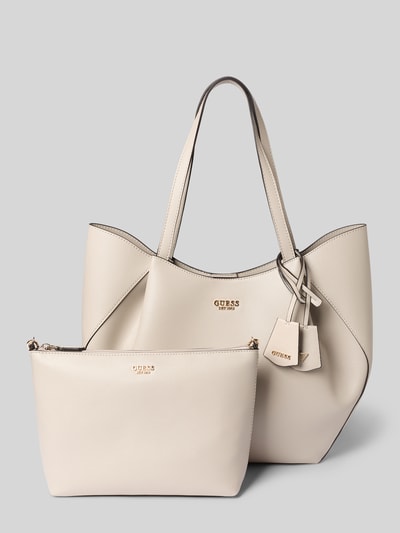 Produktfoto, Shopper mit herausnehmbarer Innentasche Modell 'AMORETTE 2 IN 1' von GUESS in Beige mit glatter Textur, Label-Detail sichtbar, Maße 43x38x9 cm, Schulterriemenlänge 57 cm, Hauptfach mit Magnetverschluss, Innentasche mit Reißverschluss