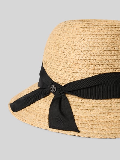 Produktfoto, naturfarbener Strohhut in Glockenform mit schwarzem Hutband Modell 'Raffia' von Loevenich, Damen Strohhut, strukturierte Raffia-Bast-Optik