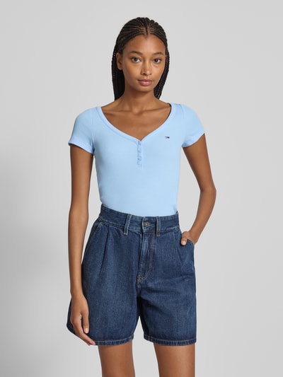 Tommy Jeans T-shirt o kroju slim fit z dzianiny o fakturze wafla Jasnoniebieski 4