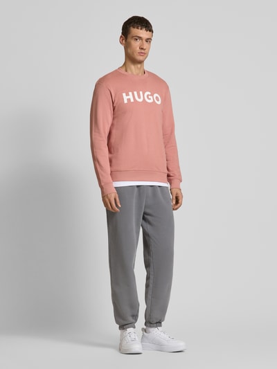 HUGO Sweatshirt mit Label-Print Lachs 1