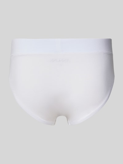 Männermodel trägt Slip mit Print im 3er-Pack von Christian Berg Men aus Baumwoll-Mix mit Modal-Anteil, Körpernahe Passform, elastischer Bund, Rückansicht.