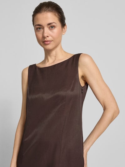 Vrouwenmodel draagt Cocktailkleid aus Viskose-Mix met Rundhalsausschnitt van Jake*s Cocktail, recht model, maxi-jurk, mix van viscose en linnen, ronde hals, brede bandjes, naadritssluiting, ruglengte maat 36 132 cm, borstwijdte maat 36 40 cm, Nahaufnahme bovenlichaam.