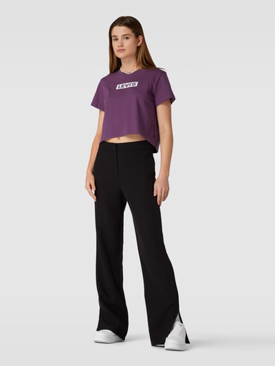 Levi's® Cropped T-Shirt mit Label-Print Modell 'JORDIE' Aubergine 1