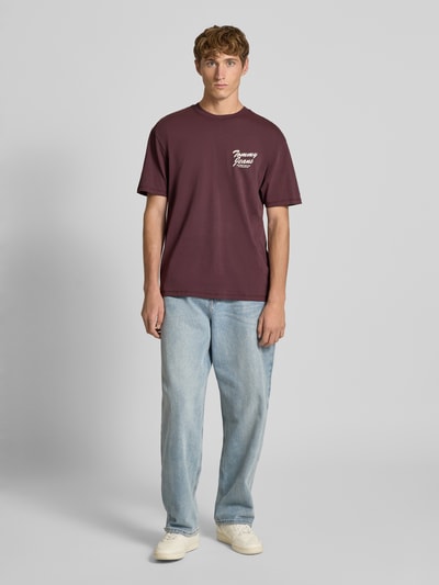 Tommy Jeans Relaxed Fit T-Shirt aus reiner Baumwolle Aubergine 1