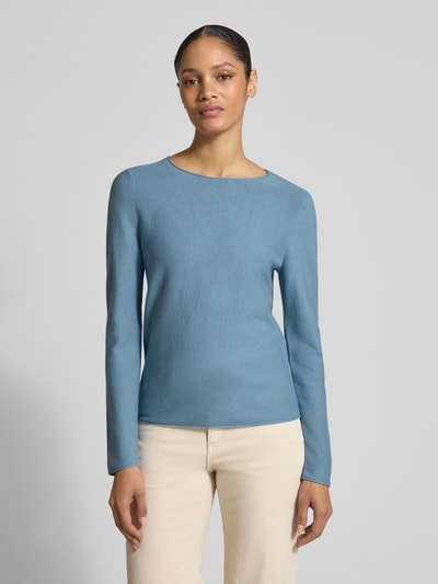 Kobiece model prezentuje Regular Fit Strickpullover aus reiner Baumwolle od Marc O'Polo, efekt: jednolity kolor, okrągły dekolt, długi rękaw, zakończenia zrolowane, wykończenie materiału: dzianina, materiał: czysta bawełna, Ganzkörperansicht von vorne.