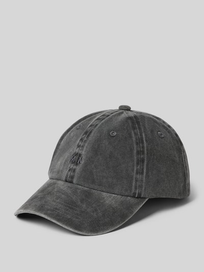 Produktfoto, Basecap mit Label-Stitching von MADS NØRGAARD aus reiner Baumwolle, verstärkter Schirm, größenverstellbar, in Anthrazit mit sichtbaren Nähten und leicht verwaschener Textur