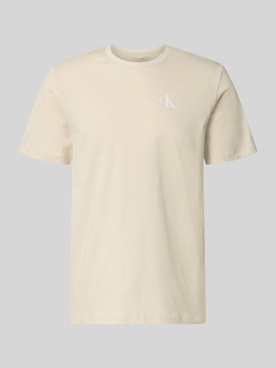 Produktfoto, Regular Fit T-Shirt mit Logo-Print von Calvin Klein Jeans in Beige, reine Baumwolle, Rundhalsausschnitt, schlichte Optik.