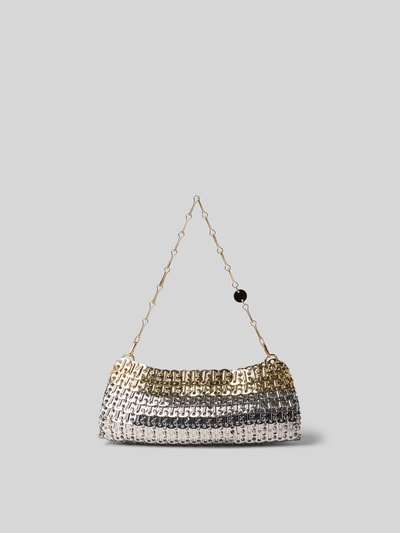 Produktfoto, Clutch in Ketten-Optik von Rabanne mit glänzender, silber-goldener Oberfläche und Logo-Detail, rechteckige Form, neutraler Hintergrund.