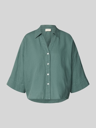 Produktfoto, Boxy Fit Bluse mit V-Ausschnitt Modell 'Lava' von FREE/QUENT, Leinen-Viskose-Mix in mattem Grün, sichtbare Knopfleiste, strukturierte Oberfläche