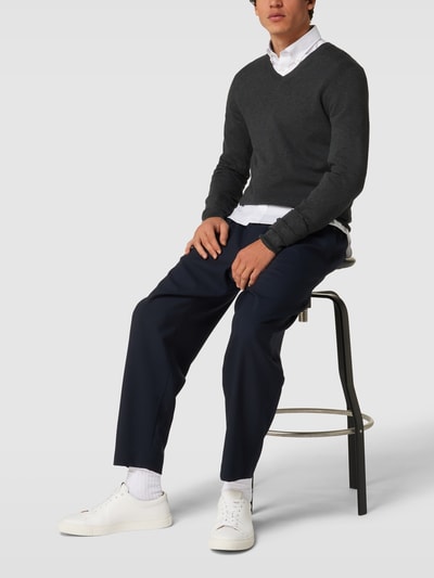 MCNEAL Strickpullover mit geripptem V-Ausschnitt Dunkelgrau meliert 1