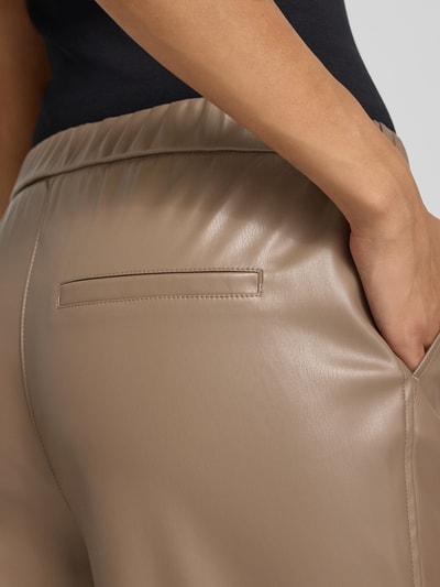 comma Bootcut Hose in Leder-Optik Taupe 3