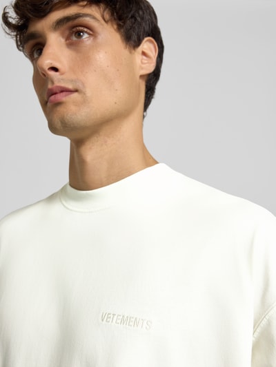 VETEMENTS Regular Fit T-Shirt mit Logo-Stitching Offwhite 3