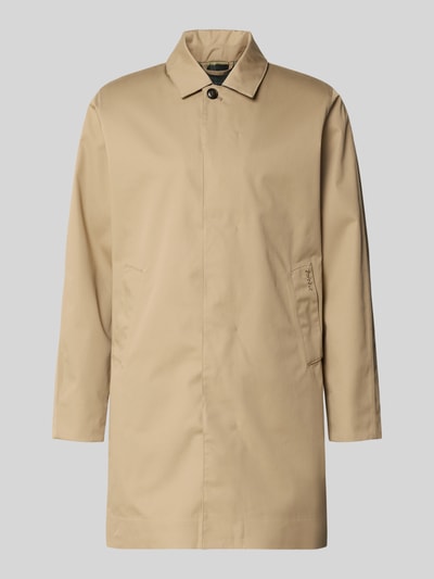 Produktfoto, Regular Fit Regenjacke mit Baumwoll-Anteil Modell 'ROKIG' von Barbour, Optik: Unifarben, Material-Mix, beige, verdeckte Knopfleiste, Umlegekragen, atmungsaktiv, wasserdicht, seitliche Eingrifftaschen, Innentasche
