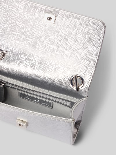 Productfoto, schoudertas met labeldetail van Valentino Bags, Dames schoudertas in zilver met fijne structuur, binnenvak zichtbaar