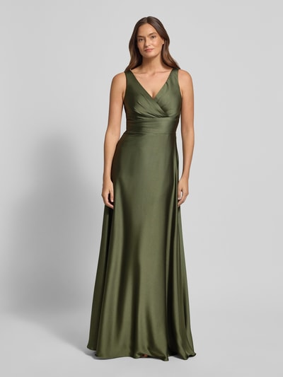 Vrouwenmodel draagt Avondjurk van satijn met V-hals van TROYDEN COLLECTION, figuurvolgende fit, maxi-jurk, groene tint, Ganzkörperansicht von vorne