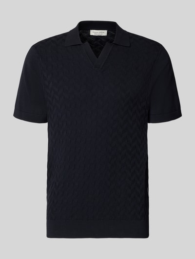 Produktfoto, Regular Fit Poloshirt mit Strukturmuster Modell 'DYRVIK' von Casual Friday, Reine Baumwolle, Polokragen, Gerippte-Abschlüsse, dunkle Farbe, Größe M, Rückenlänge 72 cm, geometrische Strukturen auf der Vorderseite.