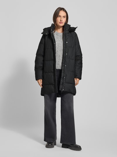 Vero Moda Płaszcz pikowany o kroju regular fit z kapturem model ‘GREATAKYLIE’ Czarny 1