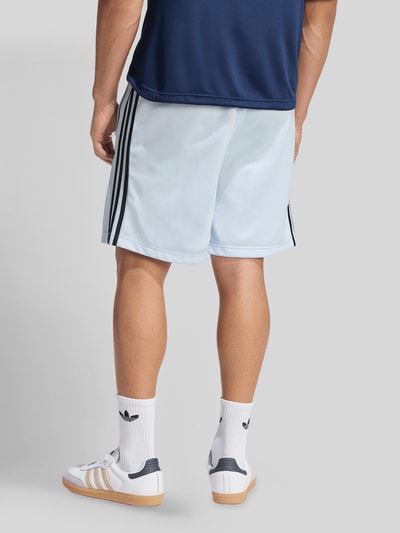 adidas Originals Trainingsshorts mit Logo-Detail Hellblau 5