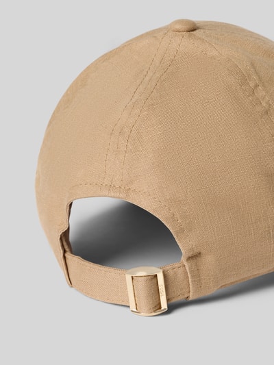 Produktfoto, Basecap aus reinem Leinen mit Label-Stitching von BOSS in Beige, sichtbarer verstellbarer Riegel, unifarbene Textur