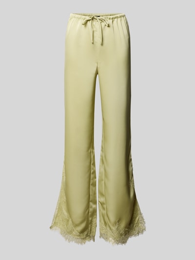 Produktfoto, Flared Fit Stoffhose mit Spitzenbesatz von Gina Tricot aus Satin in Gelb, elastischer Bund mit Tunnelzug, Bundweite 40 cm, Innenbeinlänge 79 cm, Damen Stoffhose