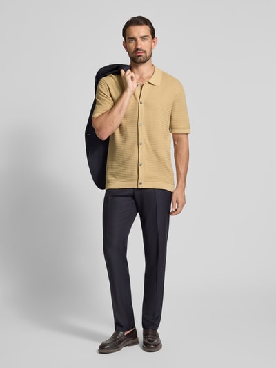 Christian Berg Men Regular Fit Poloshirt mit durchgehender Knopfleiste Sand 1