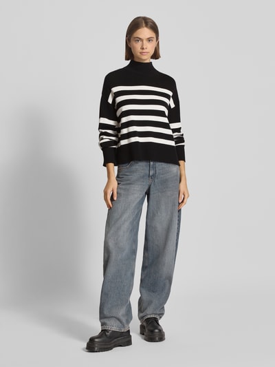 Only Sweter z dzianiny o kroju regular fit z mieszanki wiskozy model ‘BARI’ Czarny 1