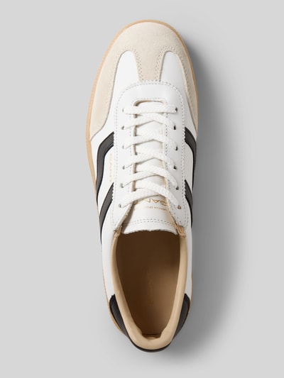 Produktfoto, Sneaker aus echtem Leder Modell 'Cuzima' von Gant, weiß mit schwarzen Details, abgerundete Passform, Logo-Detail, glatte Sohle, Damen Sneaker, Schnürverschluss, Absatzhöhe 3 cm, Schafthöhe 7 cm, Schaftweite 9 cm