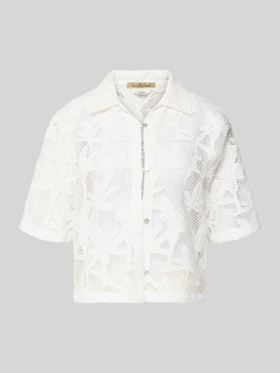 Produktfoto, Cropped Bluse im Embroidery Design mit 3/4-Arm von Smith and Soul, weiß, Material-Mix mit Baumwoll-Anteil, Umlegekragen, Knopfleiste, Straight Fit, Blusenstruktur mit floraler Stickerei, Rücklänge 56 cm bei Größe S, Ärmellänge 29 cm