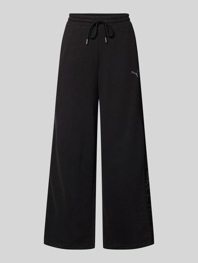 Produktfoto, zwarte Sweatpants met katoenmix van PUMA, uitlopende pasvorm, elastische band met tunnelkoord, zijzakken, model 'HER', labelstitching, binnenbeenlengte maat S 35 cm