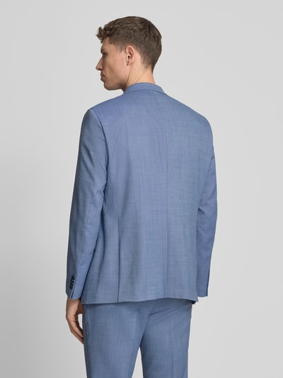Männermodel trägt Slim Fit 2-Knopf-Sakko mit Pattentaschen Modell 'Grant' von Pierre Cardin in Hellblau, Schurwoll-Mix mit Stretch-Anteil, Rückenlänge 74 cm, Schulterbreite 46 cm, Ärmellänge 65 cm, Ganzkörperansicht Rückansicht.