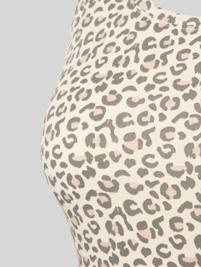 Vrouwenmodel draagt Slim Fit Top met all-over dierenprint in set van 2 van Skiny, katoenmix, logoprint, ronde hals, detailopname bovenlichaam.