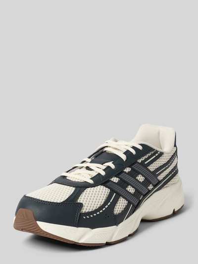 Produktfoto, Sneaker mit Label-Detail von adidas Sportswear aus Material-Mix, creme und dunkelblau, strukturierte Sohle, runde Spitze