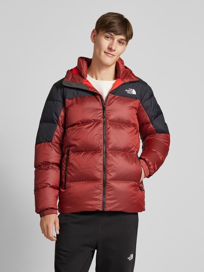 The North Face Kurtka pikowana o kroju regular fit z wyhaftowanym logo model ‘DIABLO’ Bordowy 4