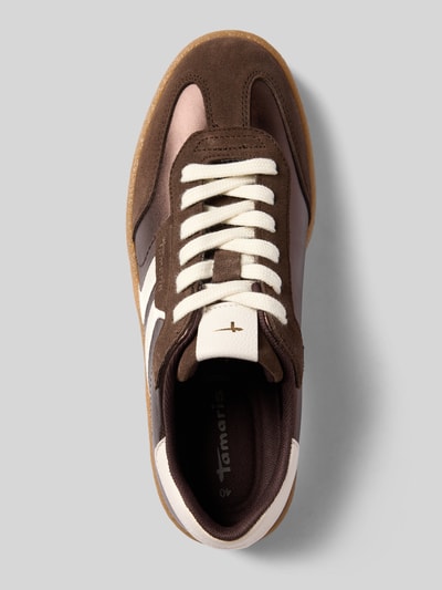 Produktfoto, Sneaker aus echtem Leder von Tamaris für Damen in Braun-Beige mit weißen Details, abgerundete Formen, glatte Texturen.