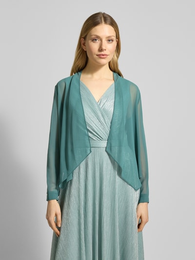 Kobiece modelka nosi Kurtka aus Chiffon in offener Passform von Vera Mont, półprzezroczysty szyfon, krój otwarty, długość tyłu w rozmiarze 36: 46 cm, przód, ujęcie całej sylwetki.