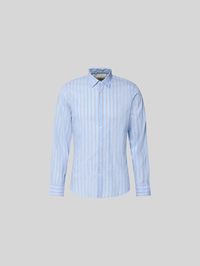 Produktfoto, Regular Fit Freizeithemd mit Kentkragen von Officine Générale aus reiner Baumwolle, hellblau mit weißen und roten Streifen, durchgehende Knopfleiste, langärmlig