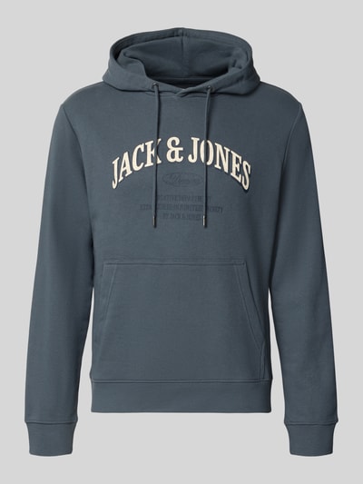 Produktfoto, Regular Fit Hoodie aus Baumwoll-Mix Modell 'Denver' von JACK & JONES in Dunkelblau mit Kapuze, Tunnelzug und Känguru-Tasche, elastische Abschlüsse, Rückenlänge und Ärmellänge je 67 cm, glatte Textur