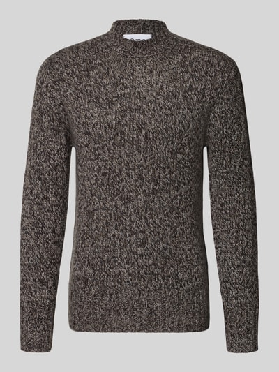 Produktfoto, Slim Fit Strickpullover aus reinem Kaschmir von FTC Cashmere in Braun mit Stehkragen und gerippten Abschlüssen, strukturierte Oberfläche