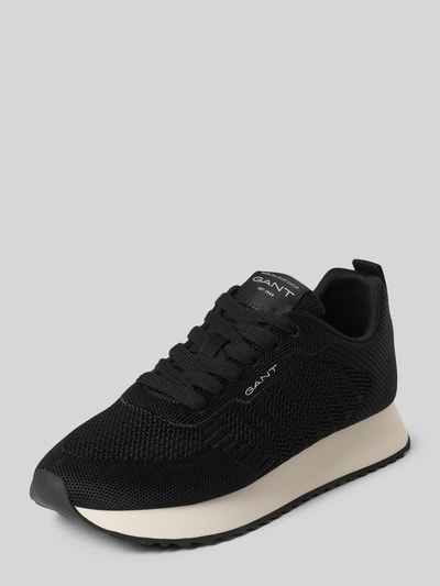 Produktfoto, Sneaker mit Label-Detail Modell 'Bevinda' von Gant in Schwarz mit abgerundeter Spitze, Schnürung, kontrastfarbener Sohle und strukturierter Textur, Absatzhöhe 3 cm, Schafthöhe 8 cm, Schaftweite 8 cm.
