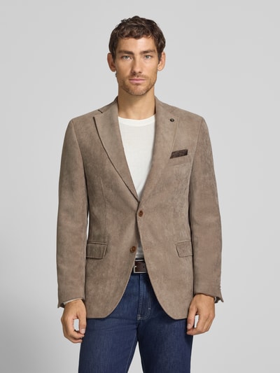 Männermodel trägt Sakko mit Pattentaschen und Reverskragen Modell 'Theo' von Carl Gross in Beige, Cord, Regular Fit, Ganzkörperansicht von vorne